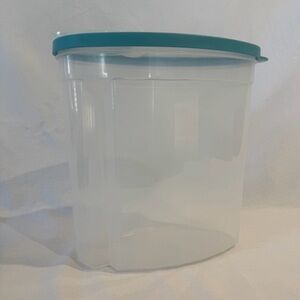 Rubbermaid Flex and Seal Cereal Keeper Food Storage Container, 1.5 Gallon Blue